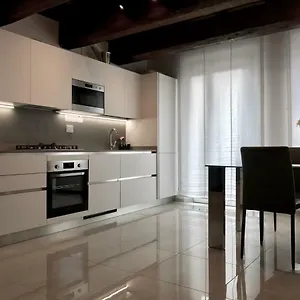 Appartamento Moderno Affaccio Su Via Mazzini, Ferrara